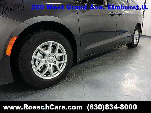 2017 Chrysler Pacifica Touring 4dr Mini-Van